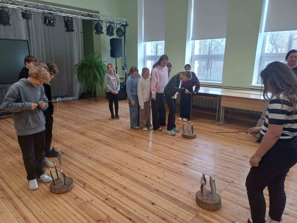 Jaunlaicenes muižas muzeja izglītojošā nodarbība "Rotaļas un blēņas"