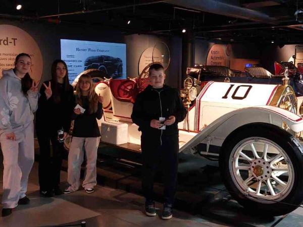  5.a un 6.c klase Rīgas Motormuzejā  